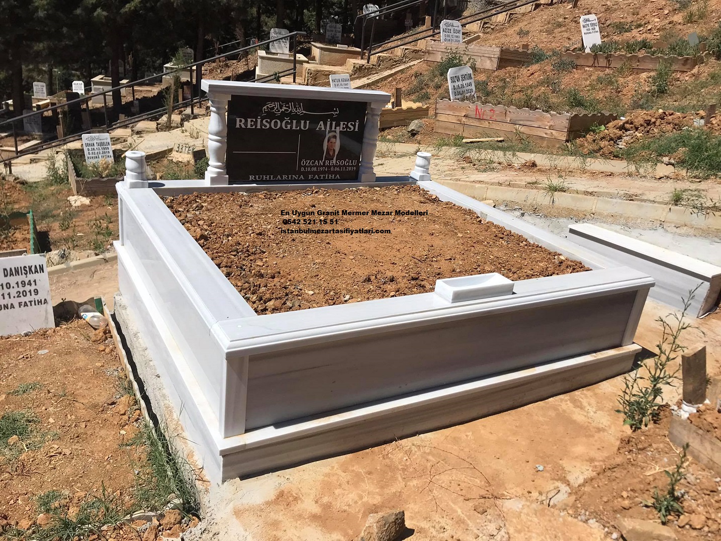 Çift Kişilik Baş Taşı Granit Sütunlu Mermer Mezar - Görsel 3