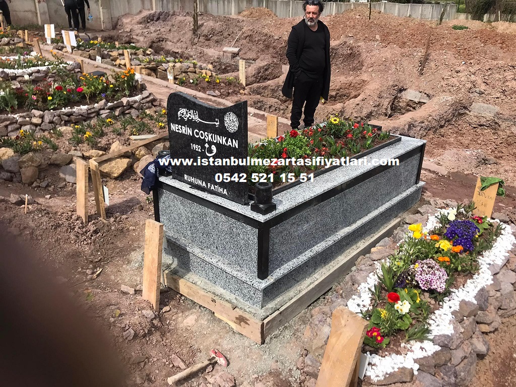 Tek Kişilik Siyah Şeritli Granit Mezar - Mezar Yapım Ücretleri - Görsel 2