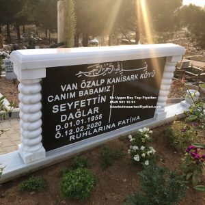 İki Kişilik Sütun Destekli Granit Mezar Taşı Modeli - Granit Baş Taşı Ücretleri